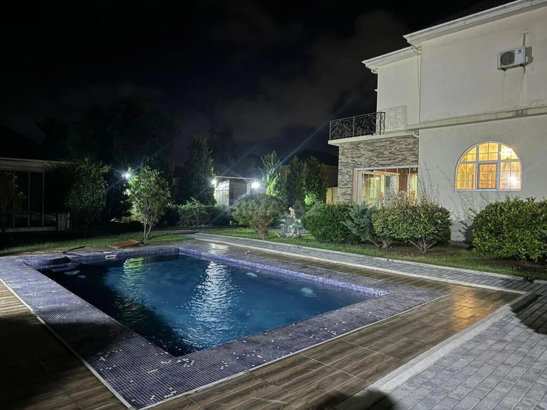 Kirayə verilir 5 otaqlı həyət evi 450 m²