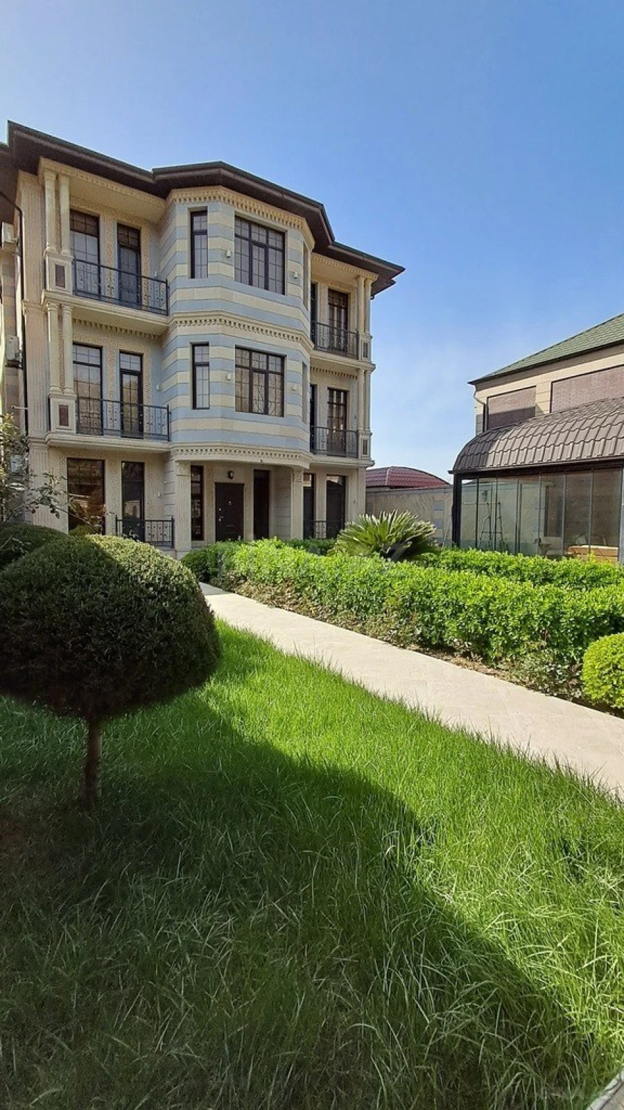 Satılır 6 otaqlı həyət evi 458 m²
