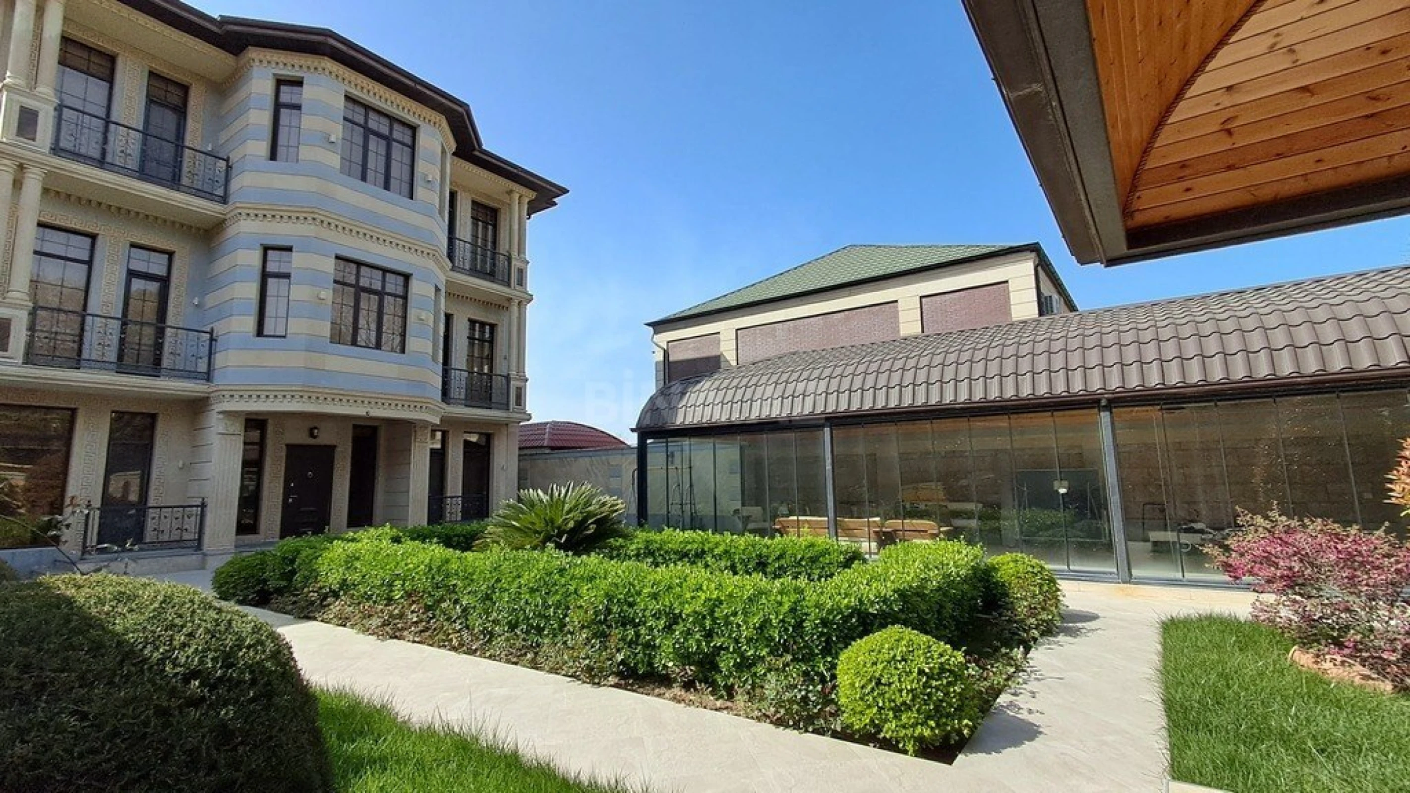 Satılır 6 otaqlı həyət evi 458 m²