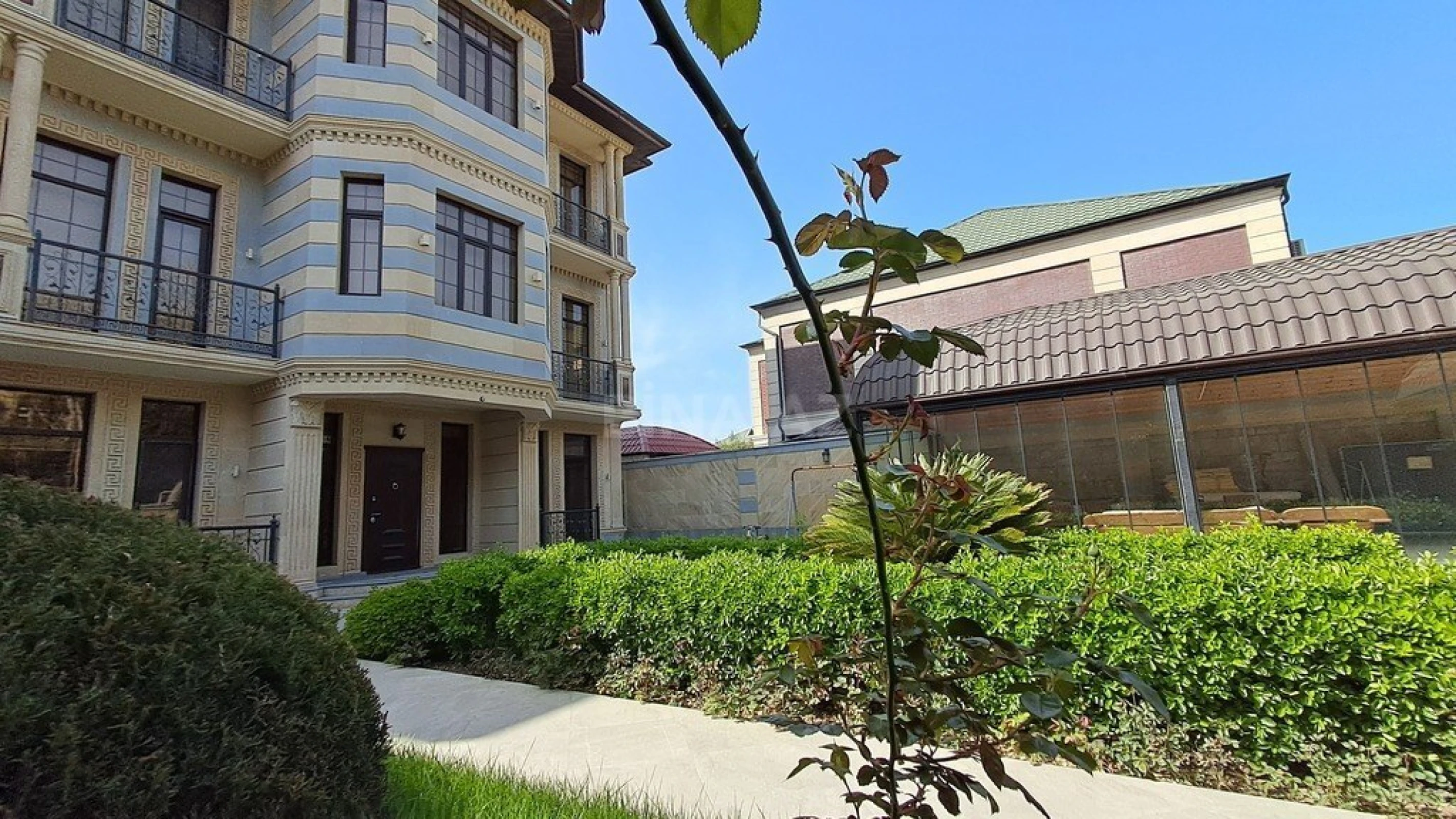 Satılır 6 otaqlı həyət evi 458 m²