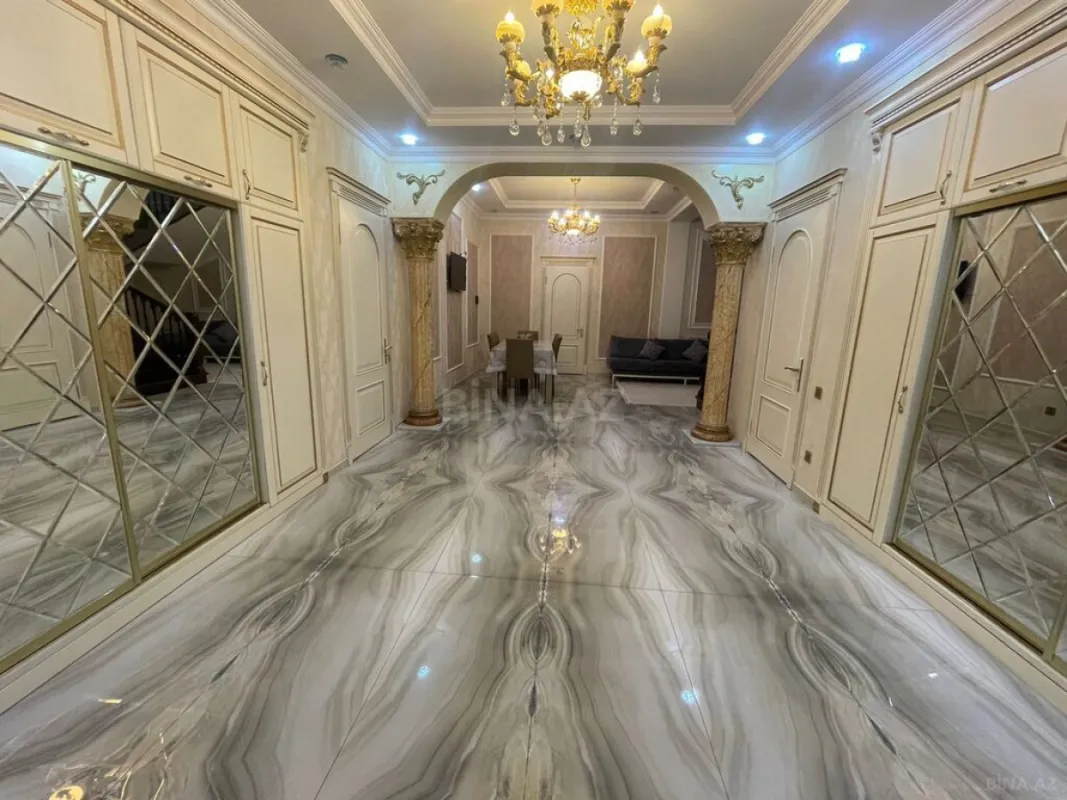 Satılır 6 otaqlı həyət evi 458 m²