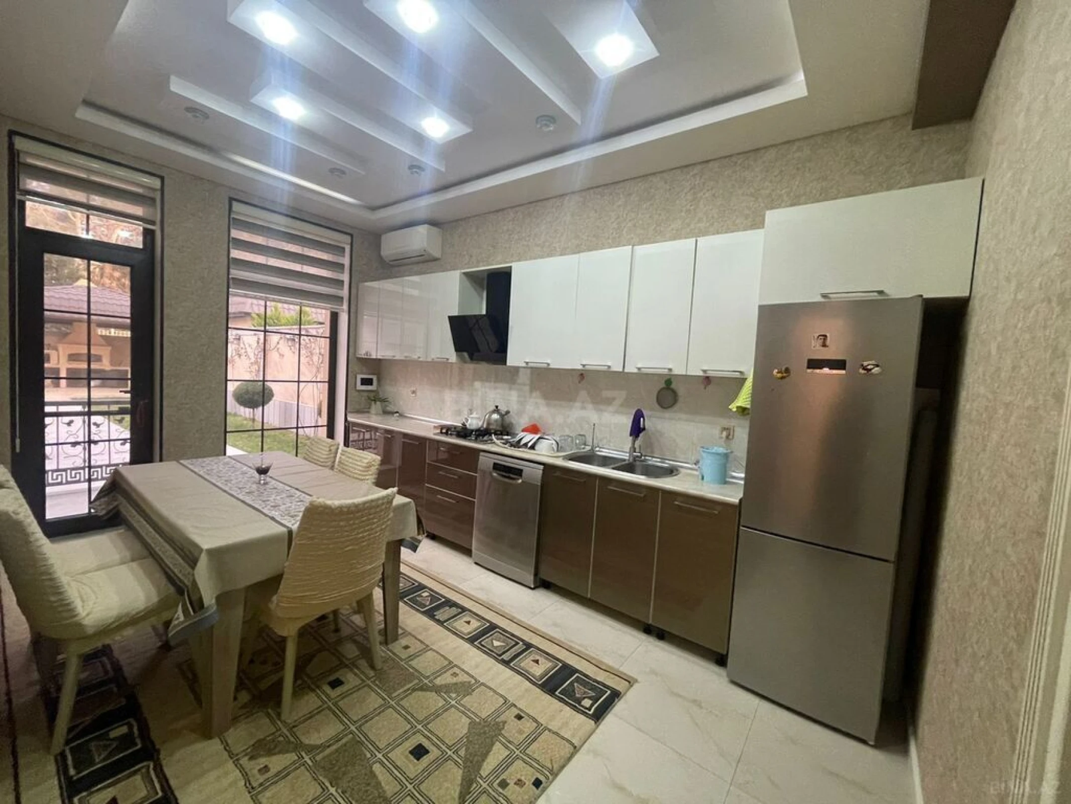 Satılır 6 otaqlı həyət evi 458 m²