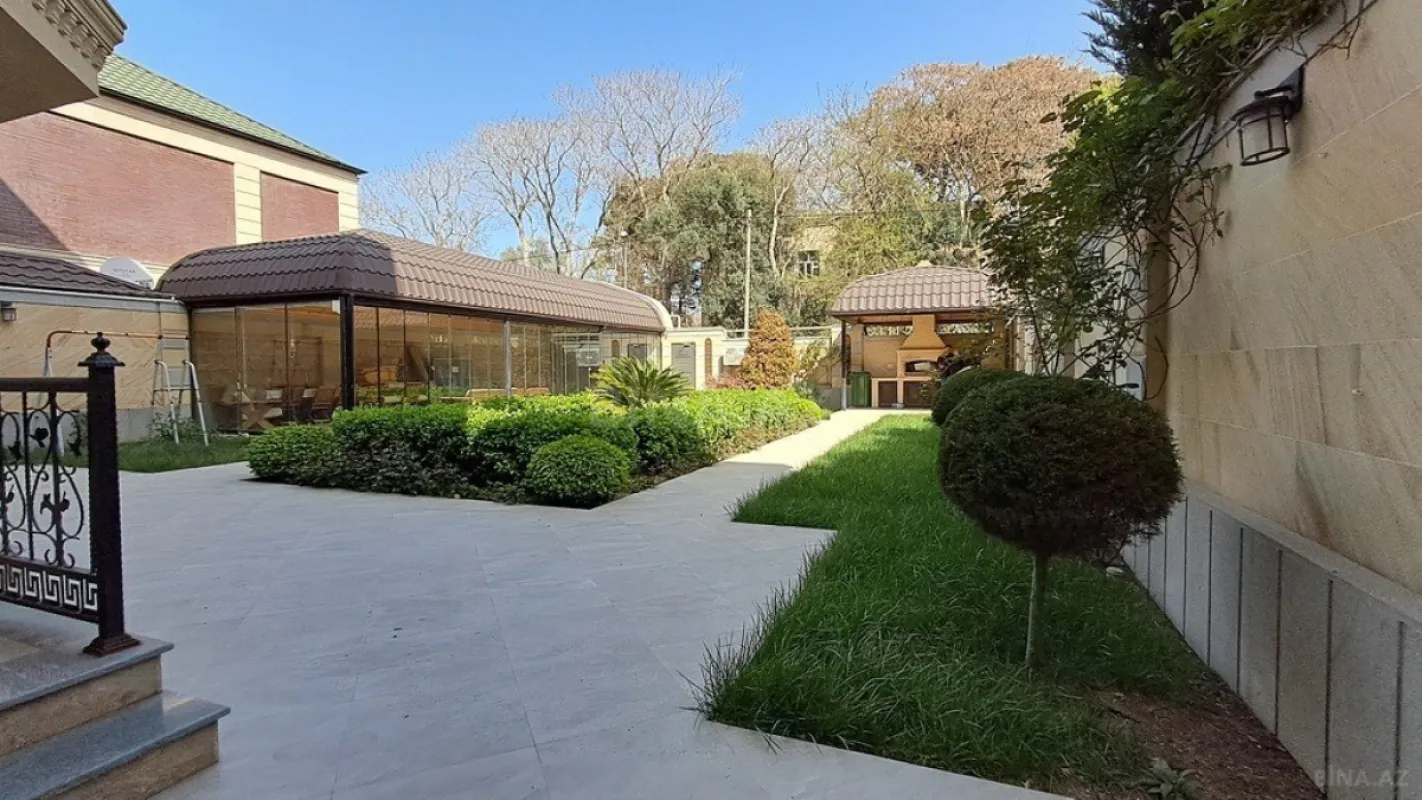 Satılır 6 otaqlı həyət evi 458 m²