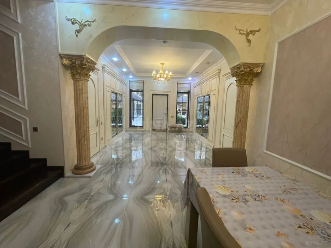 Satılır 6 otaqlı həyət evi 458 m²