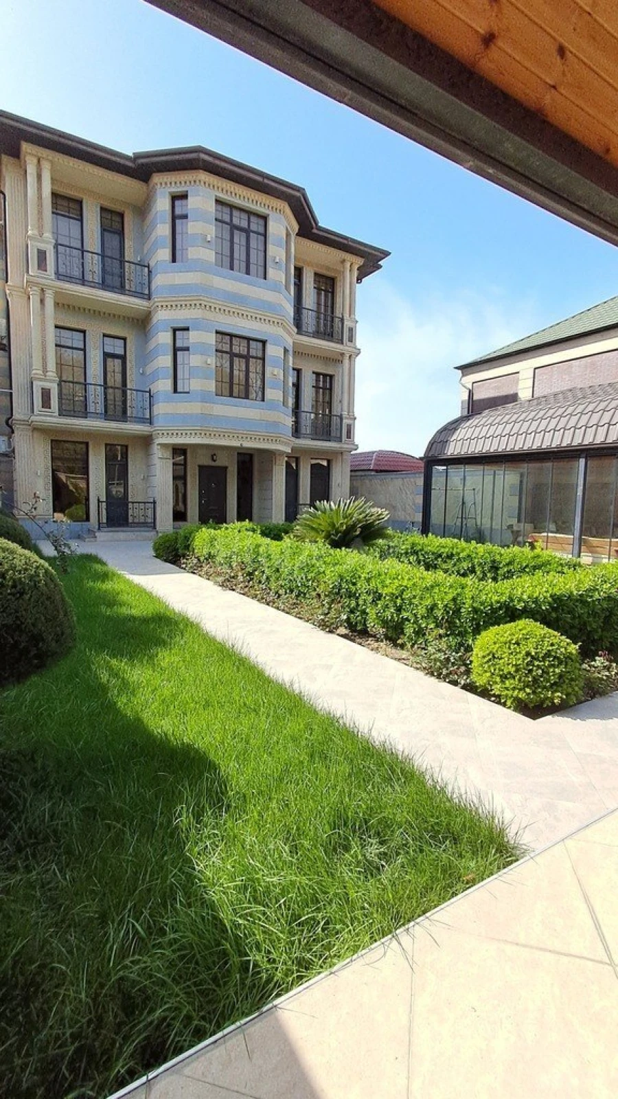 Satılır 6 otaqlı həyət evi 458 m²