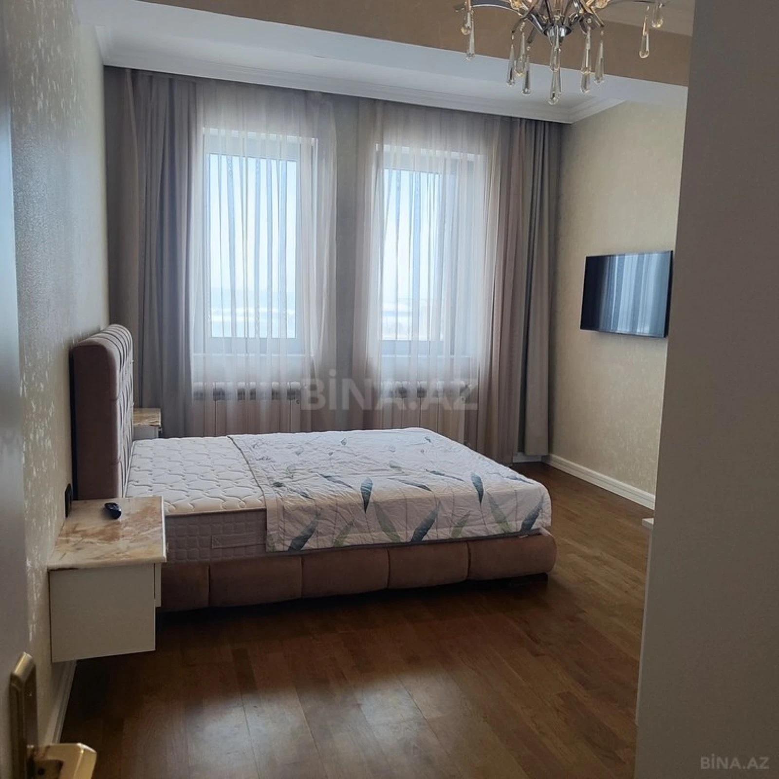 Kirayə verilir 3 otaqlı mənzil 180 m²