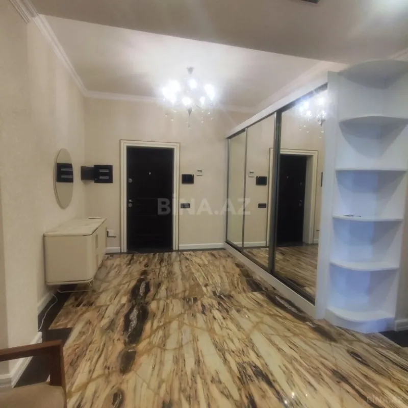 Kirayə verilir 3 otaqlı mənzil 180 m²