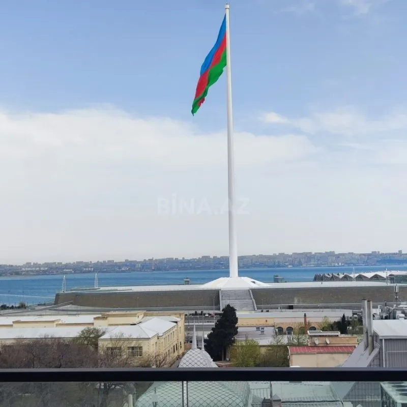 Kirayə verilir 3 otaqlı mənzil 180 m²