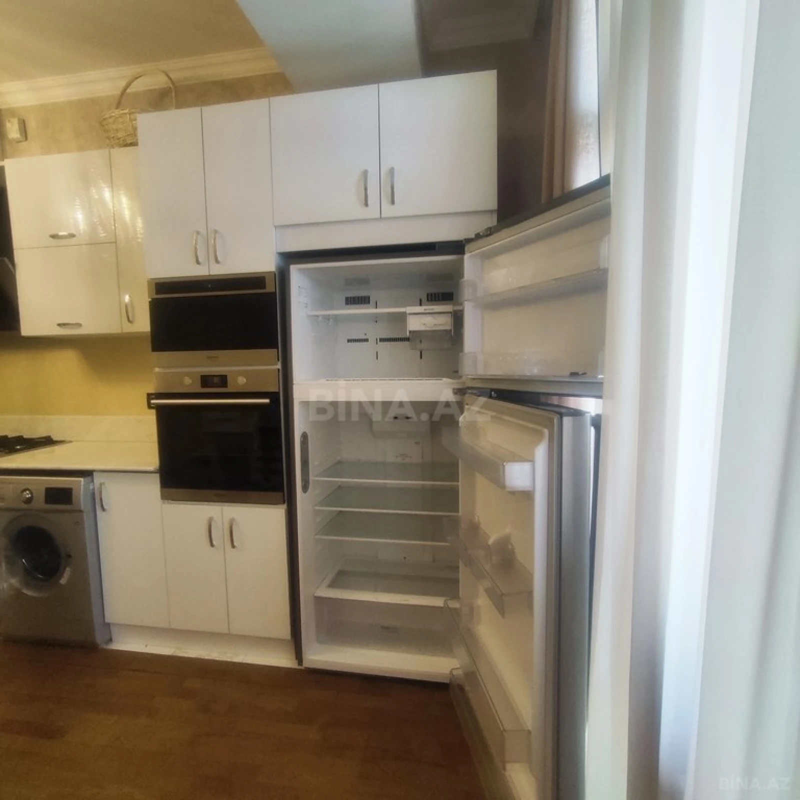 Kirayə verilir 3 otaqlı mənzil 180 m²