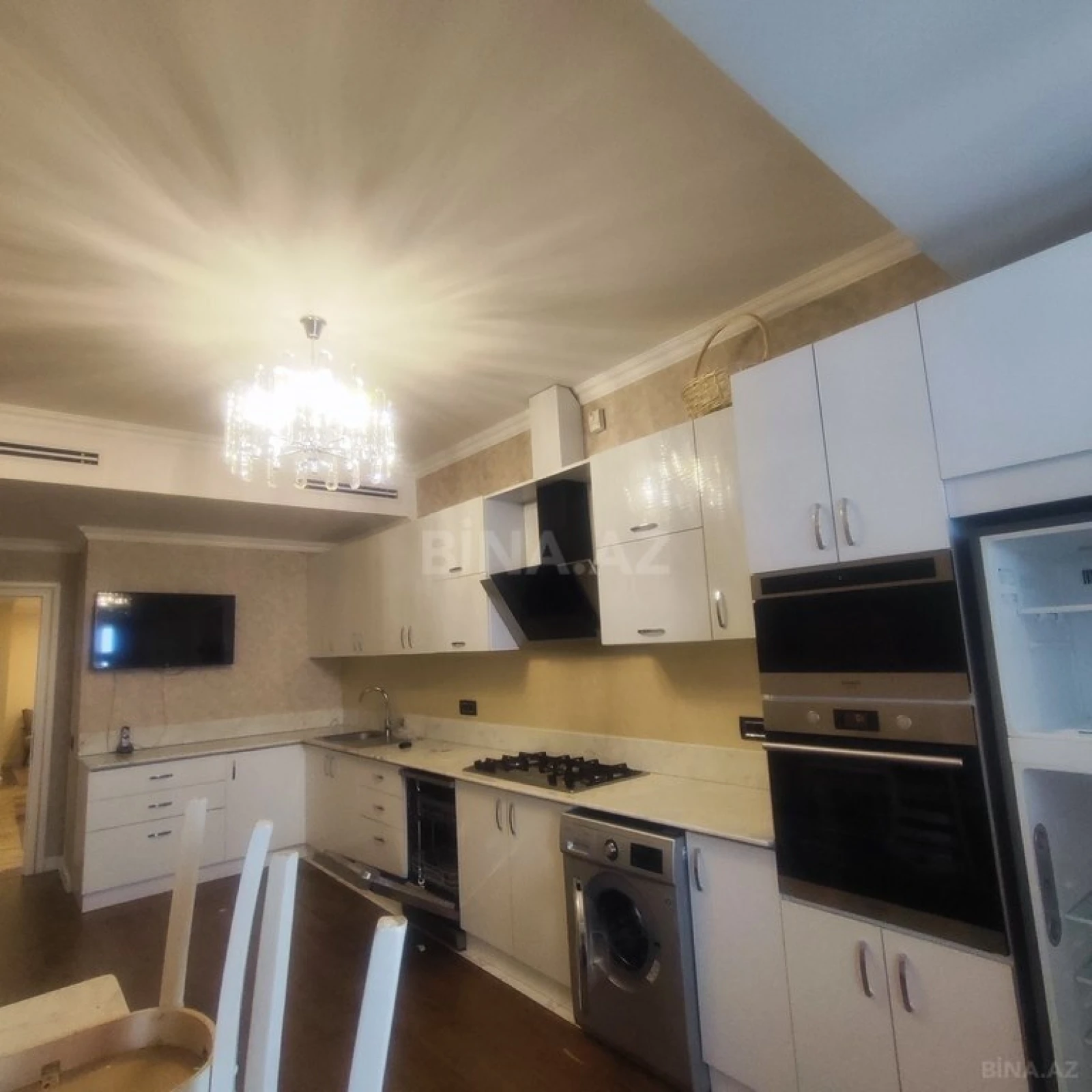 Kirayə verilir 3 otaqlı mənzil 180 m²