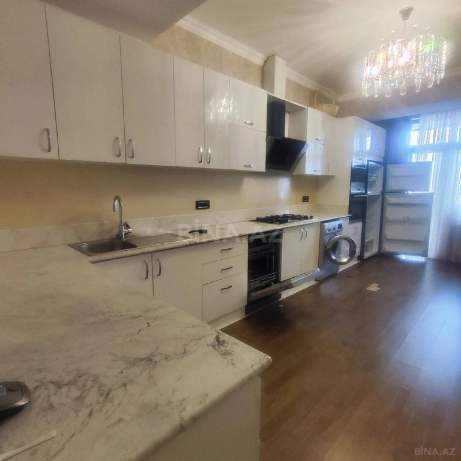 Kirayə verilir 3 otaqlı mənzil 180 m²