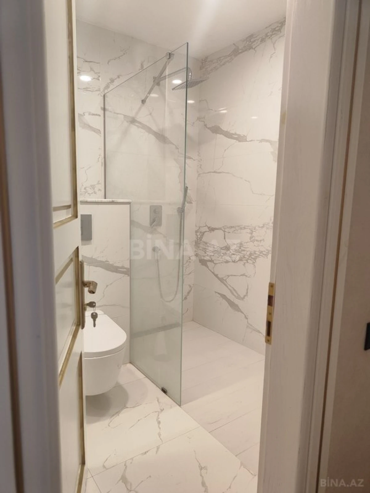 Kirayə verilir 3 otaqlı mənzil 180 m²