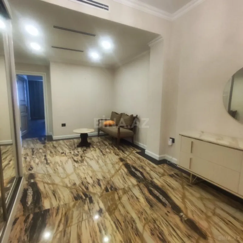 Kirayə verilir 3 otaqlı mənzil 180 m²