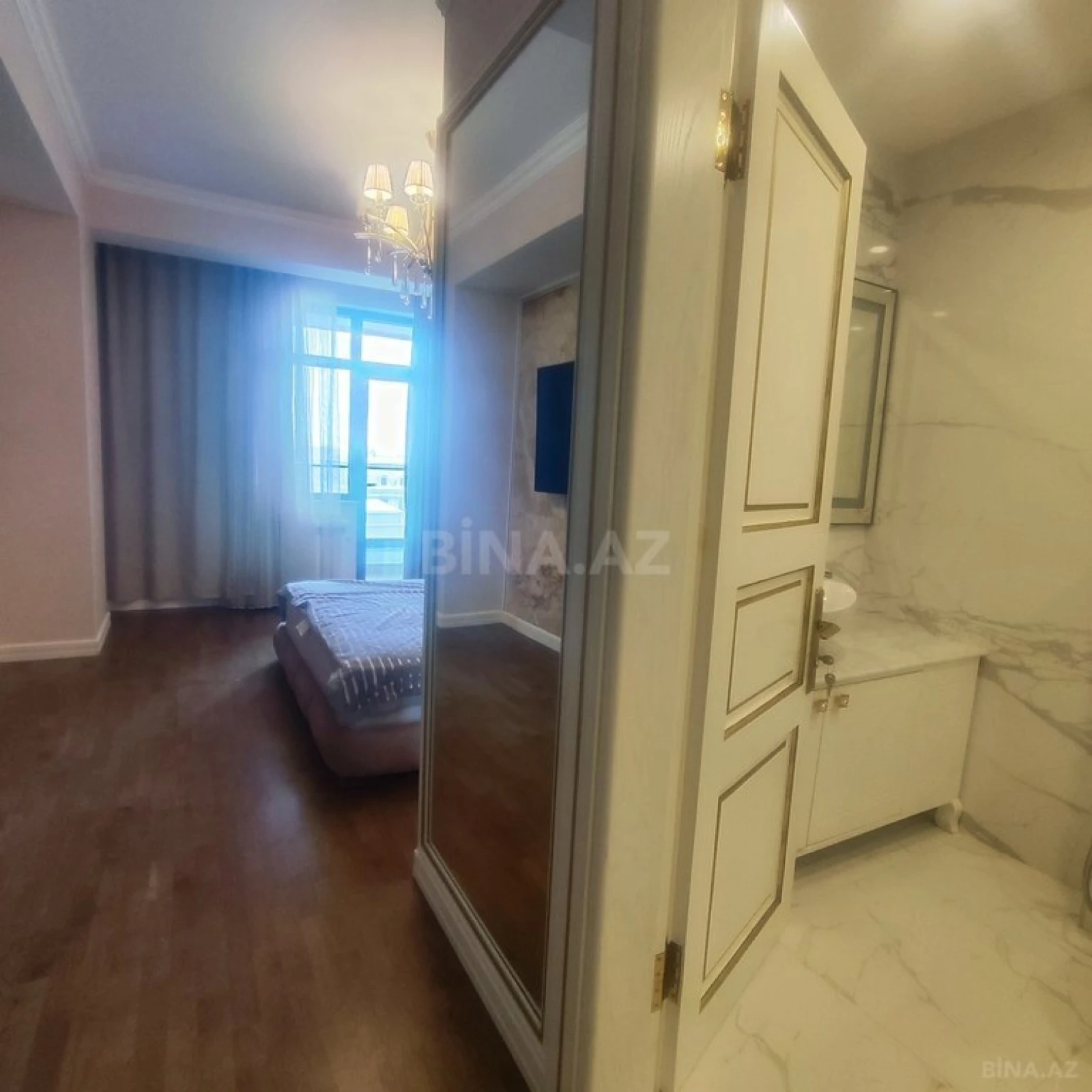 Kirayə verilir 3 otaqlı mənzil 180 m²