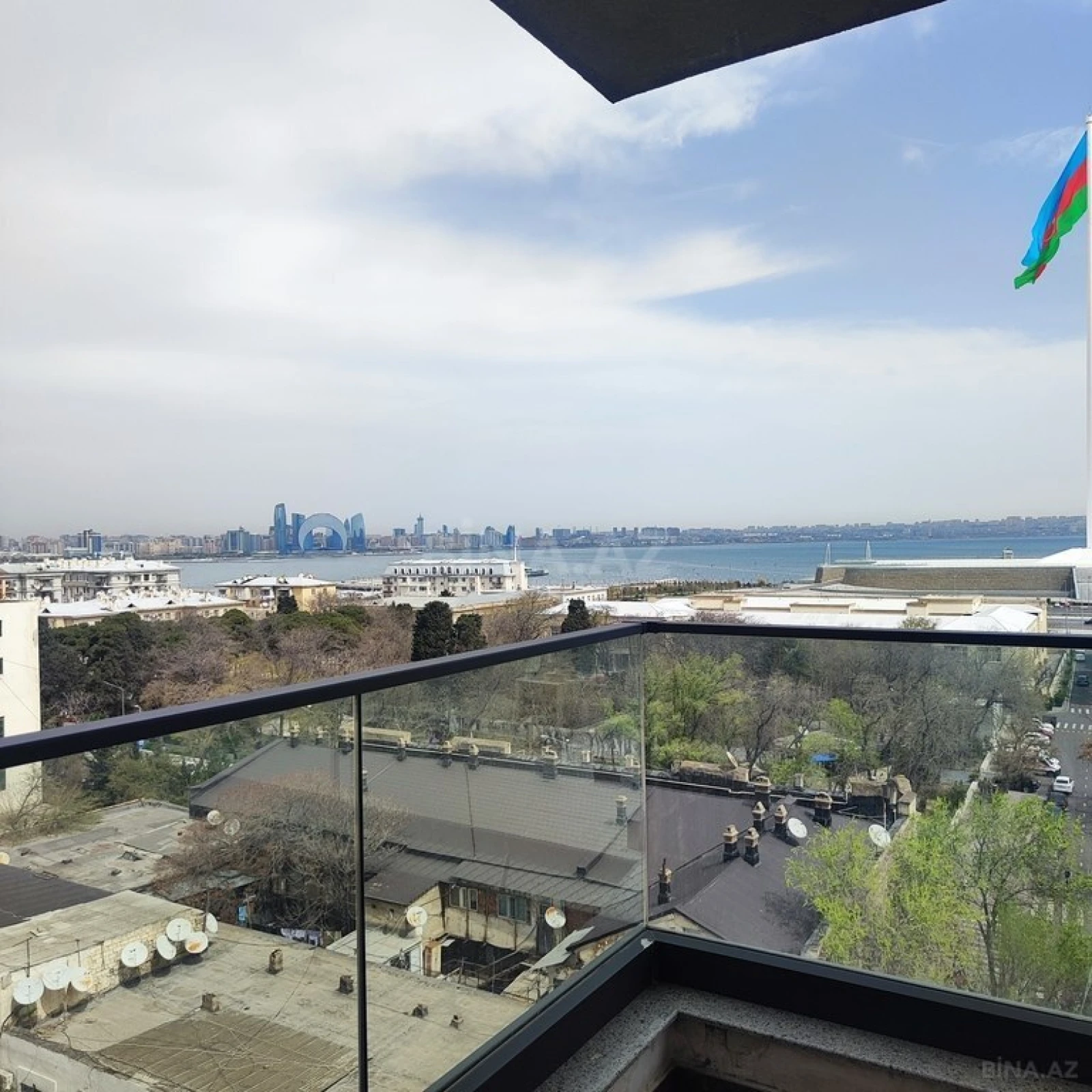 Kirayə verilir 3 otaqlı mənzil 180 m²