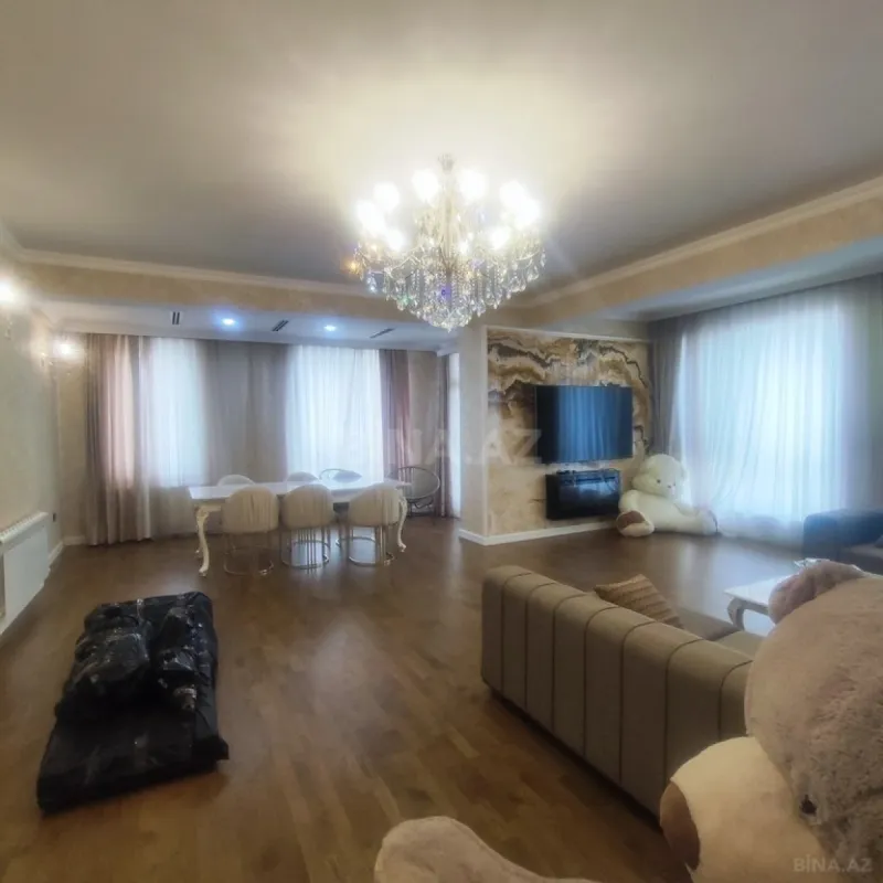 Kirayə verilir 3 otaqlı mənzil 180 m²