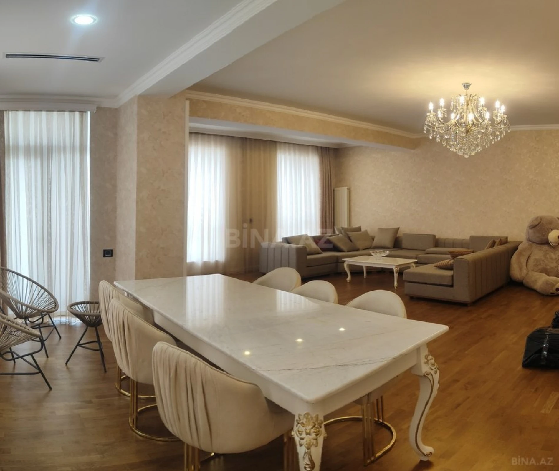 Kirayə verilir 3 otaqlı mənzil 180 m²