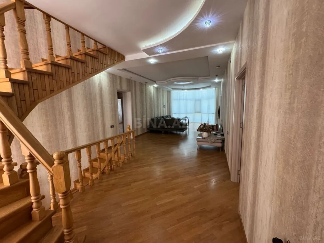 Satılır 8 otaqlı həyət evi 570 m²