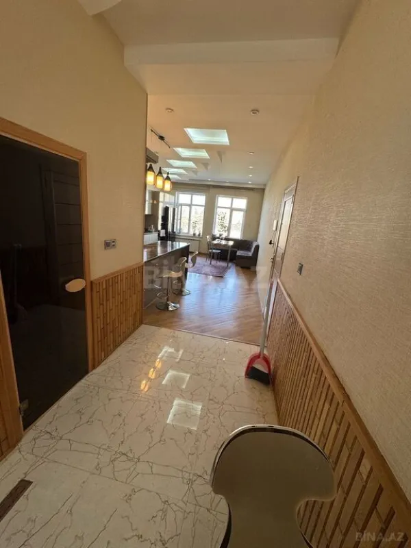 Satılır 8 otaqlı həyət evi 570 m²