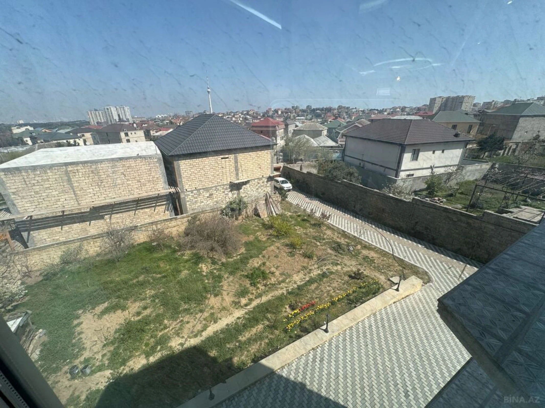 Satılır 8 otaqlı həyət evi 570 m²