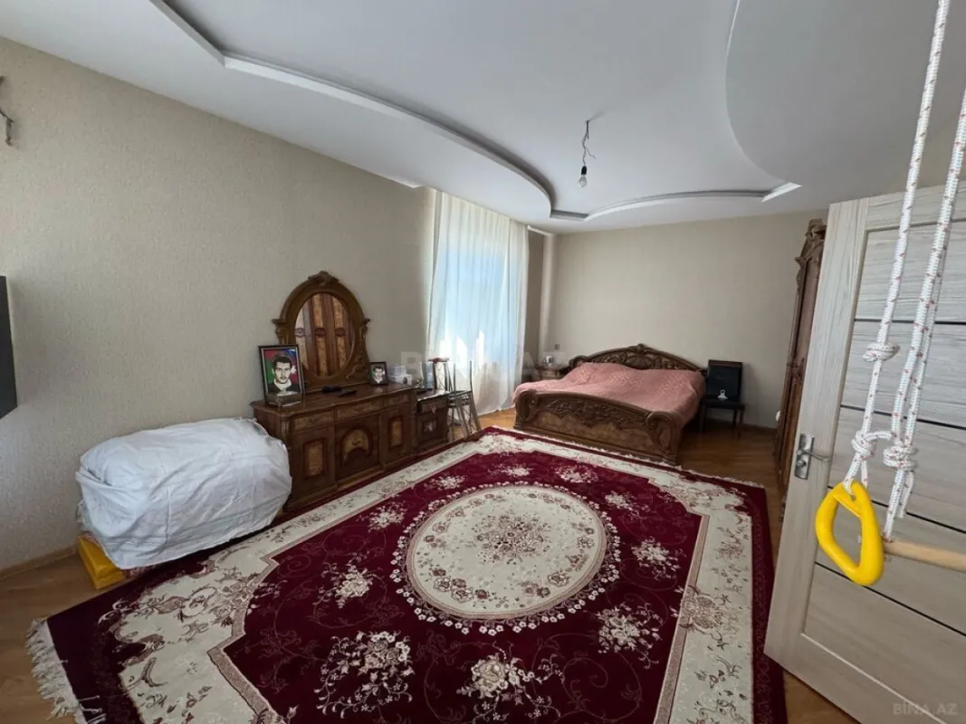 Satılır 8 otaqlı həyət evi 570 m²