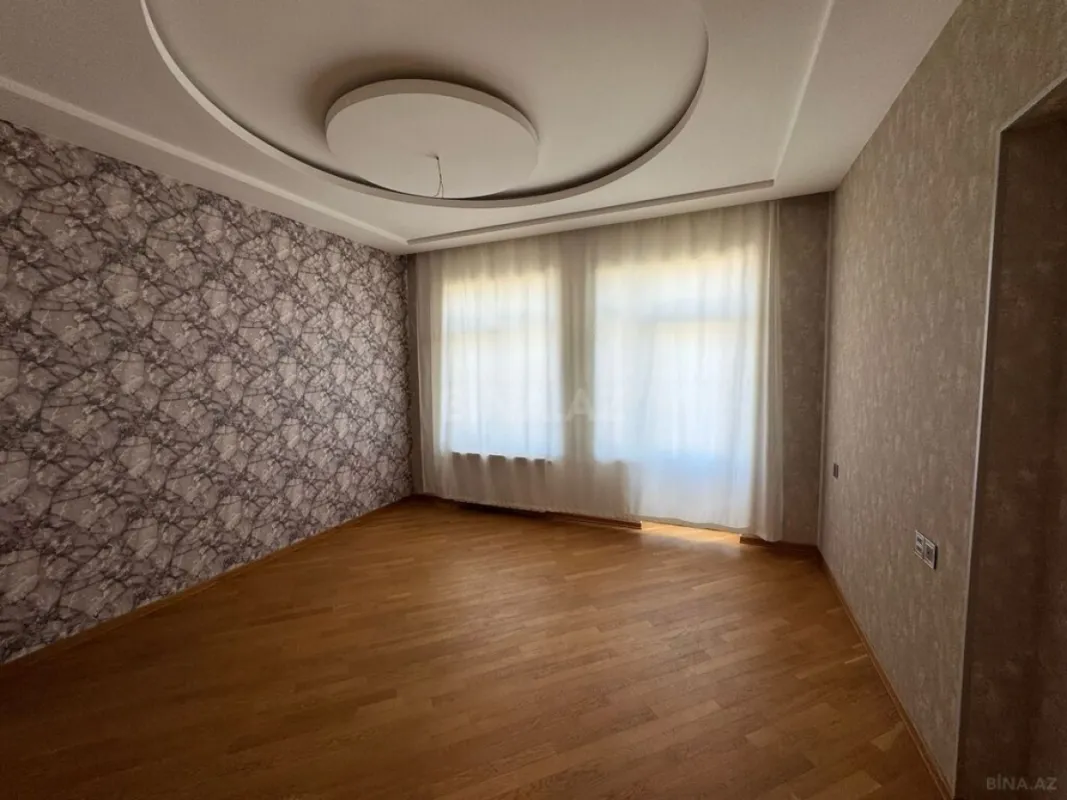 Satılır 8 otaqlı həyət evi 570 m²