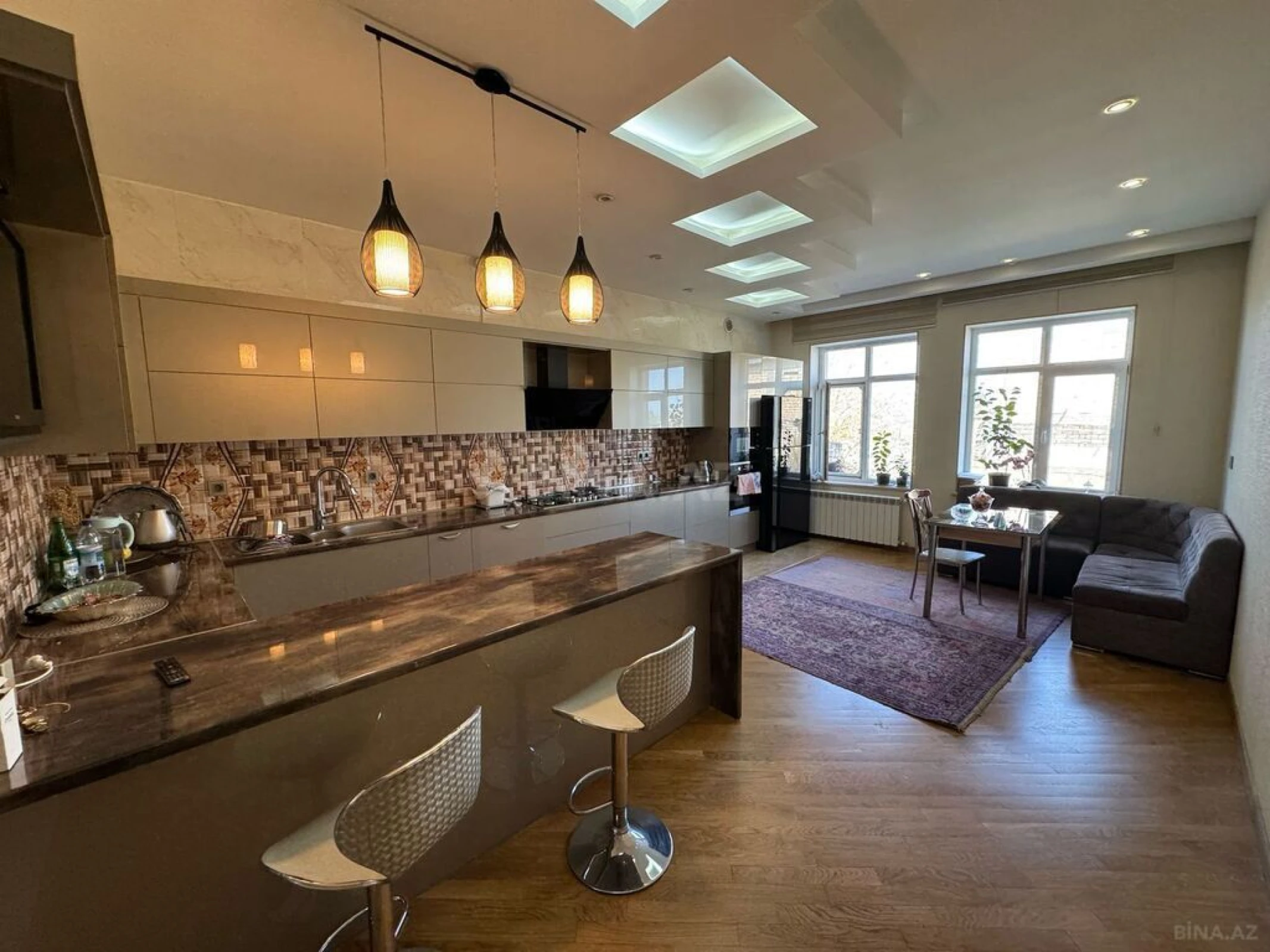 Satılır 8 otaqlı həyət evi 570 m²