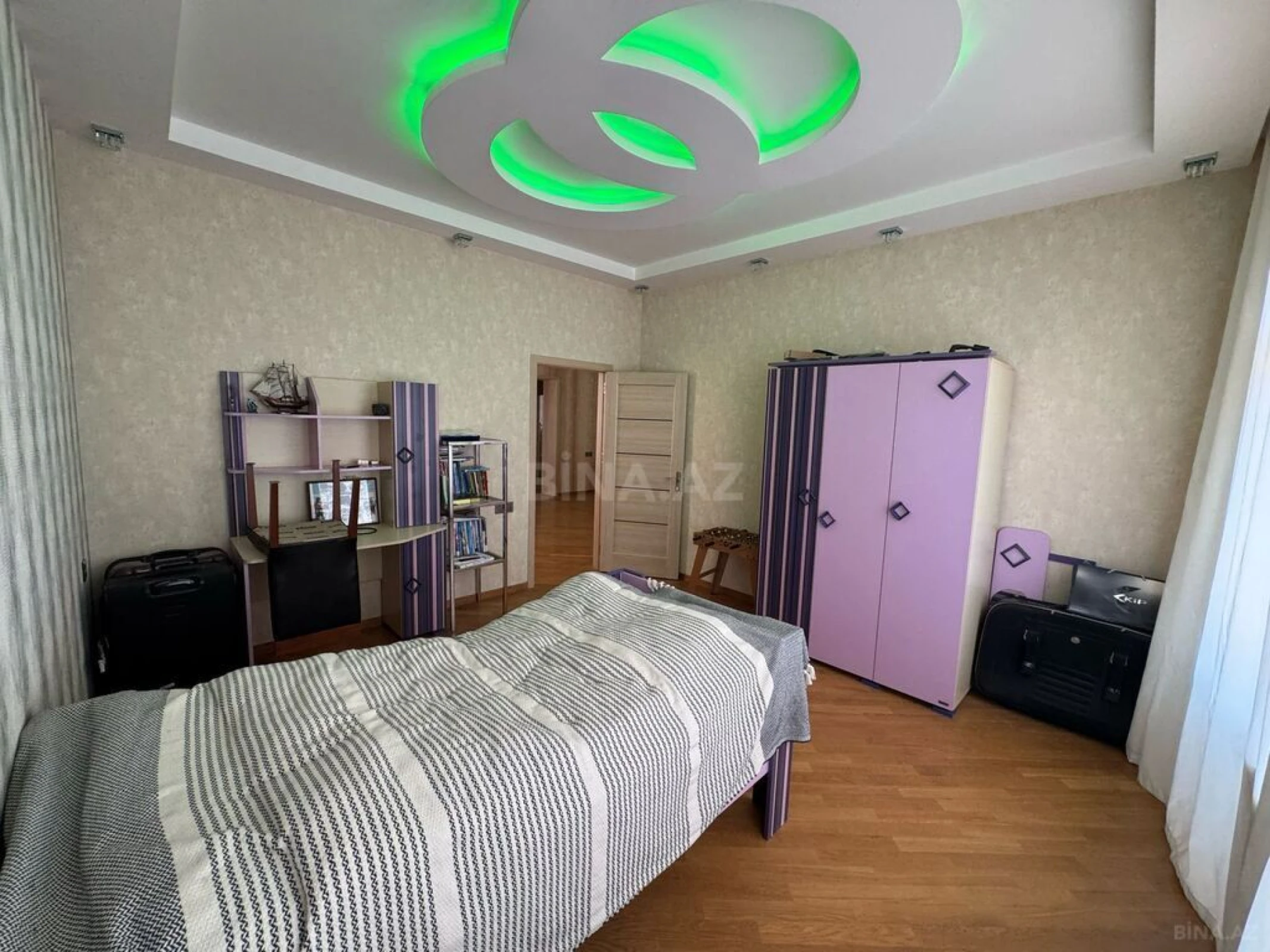 Satılır 8 otaqlı həyət evi 570 m²