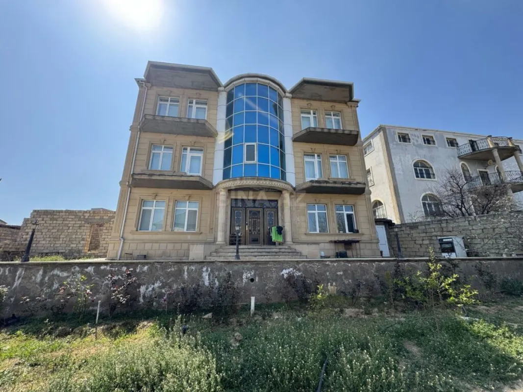 Satılır 8 otaqlı həyət evi 570 m²