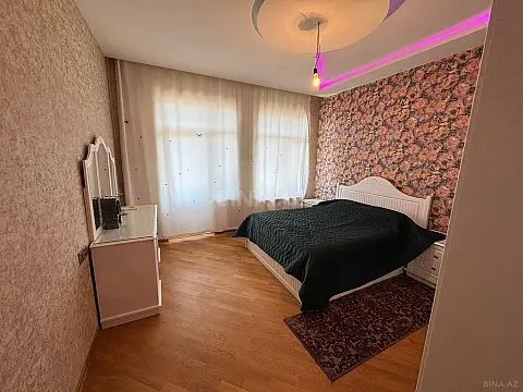 Satılır 8 otaqlı həyət evi 570 m²