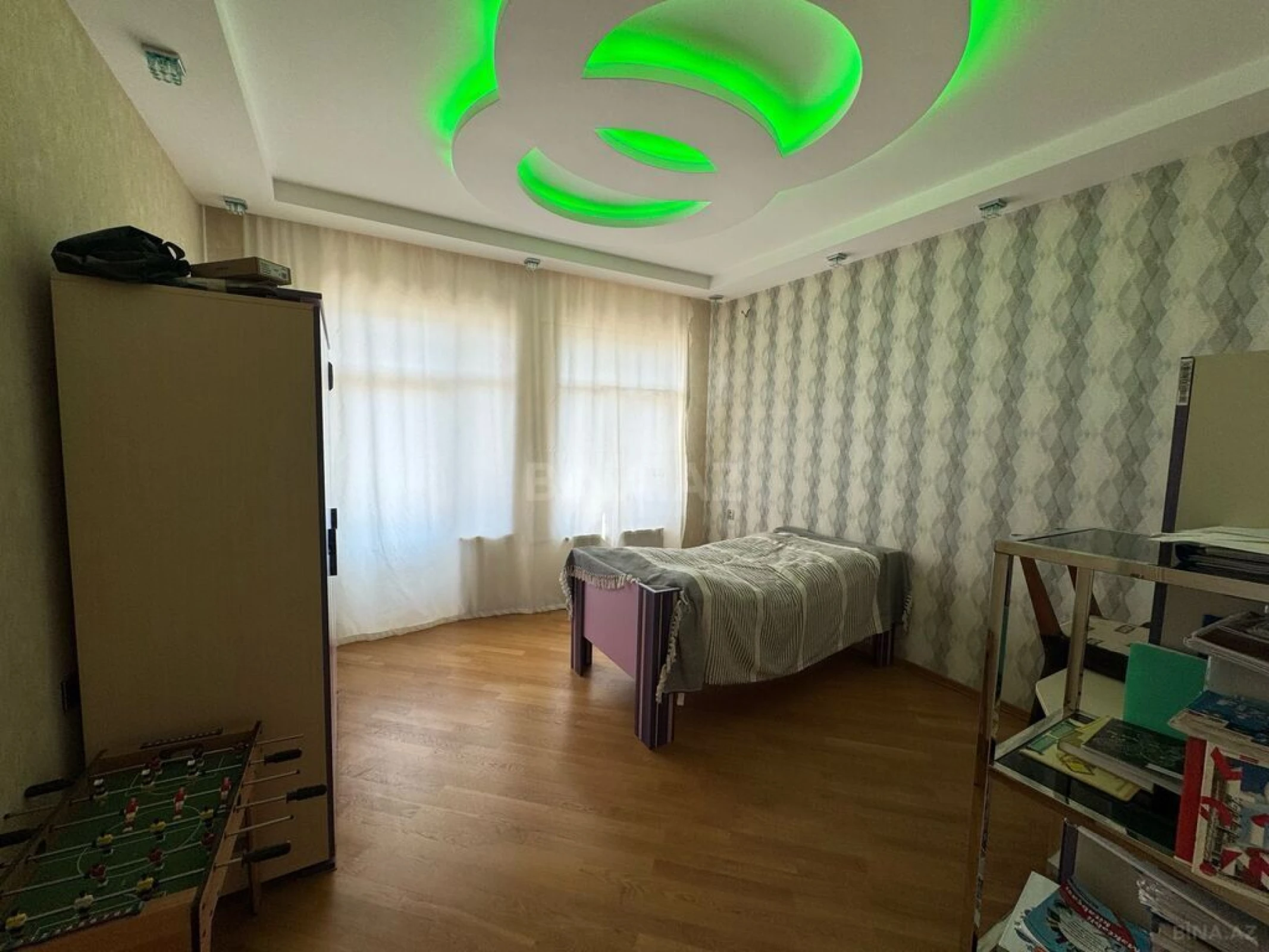 Satılır 8 otaqlı həyət evi 570 m²