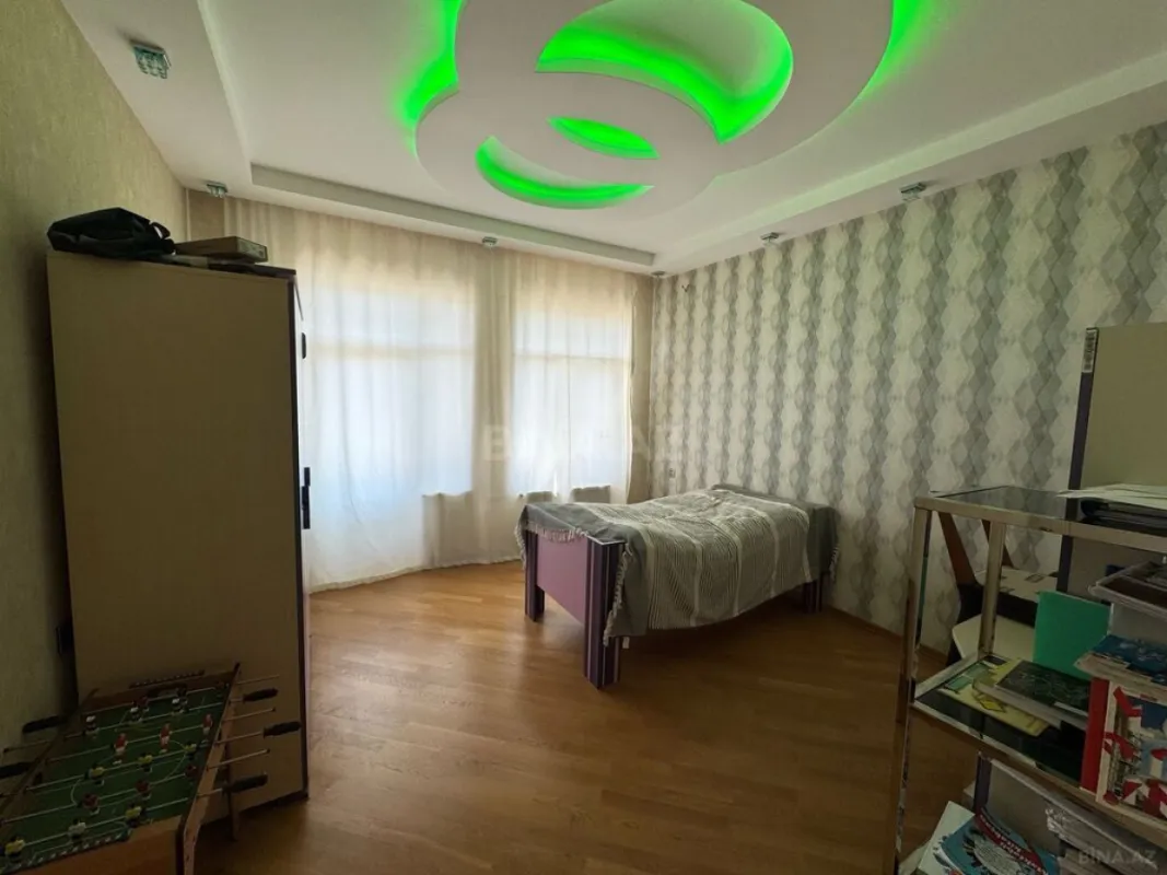Satılır 8 otaqlı həyət evi 570 m²