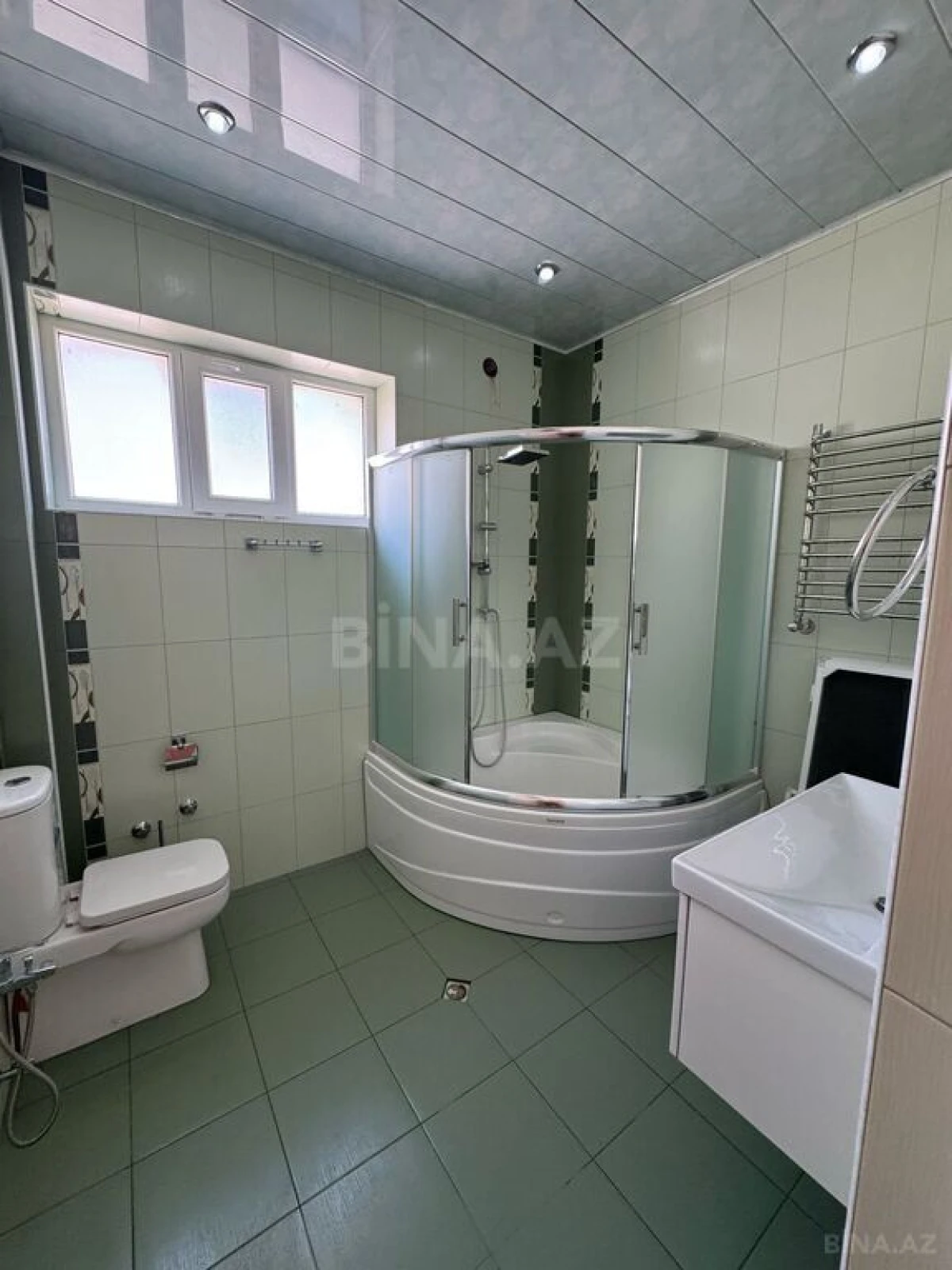 Satılır 8 otaqlı həyət evi 570 m²