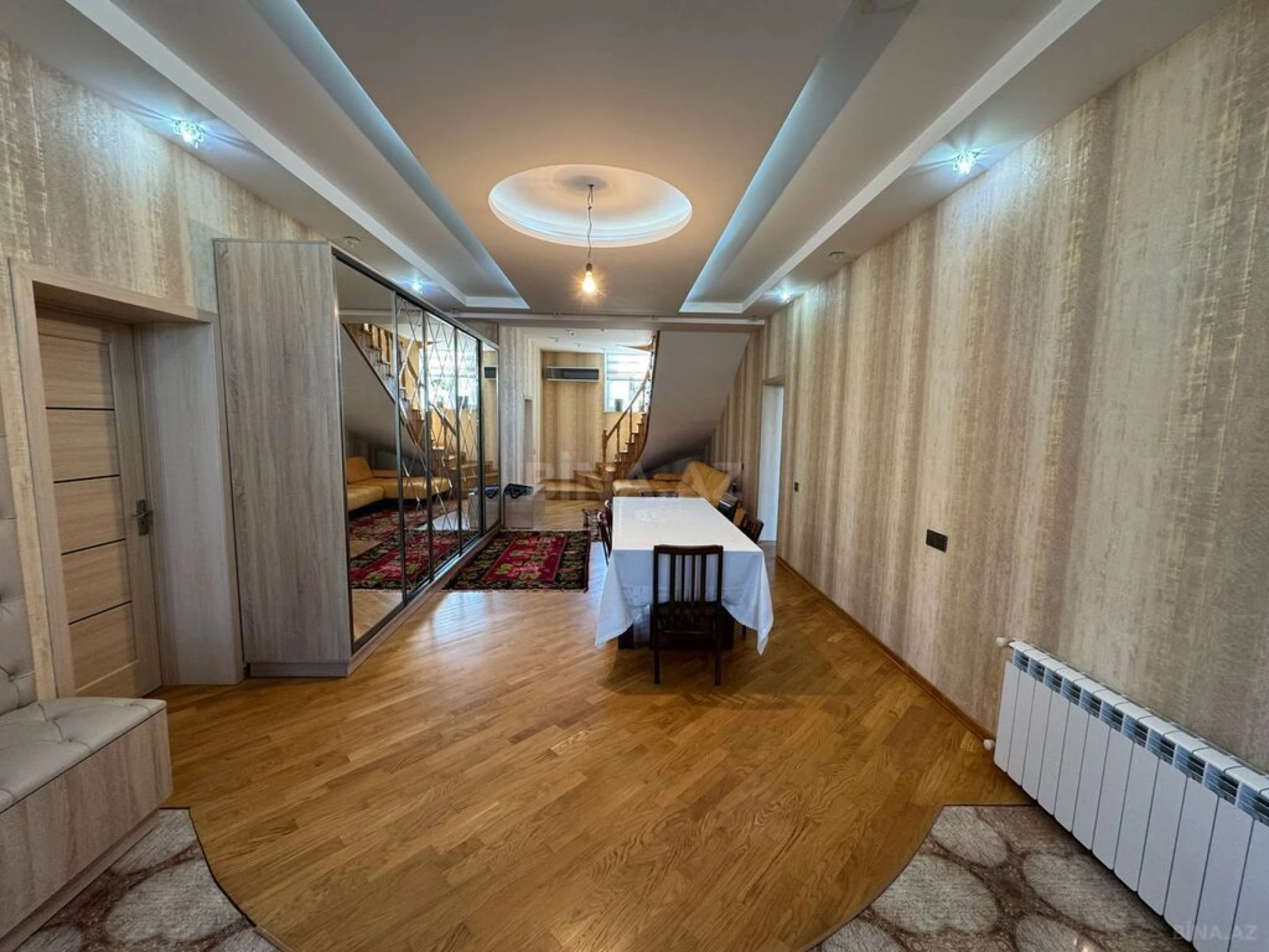 Satılır 8 otaqlı həyət evi 570 m²