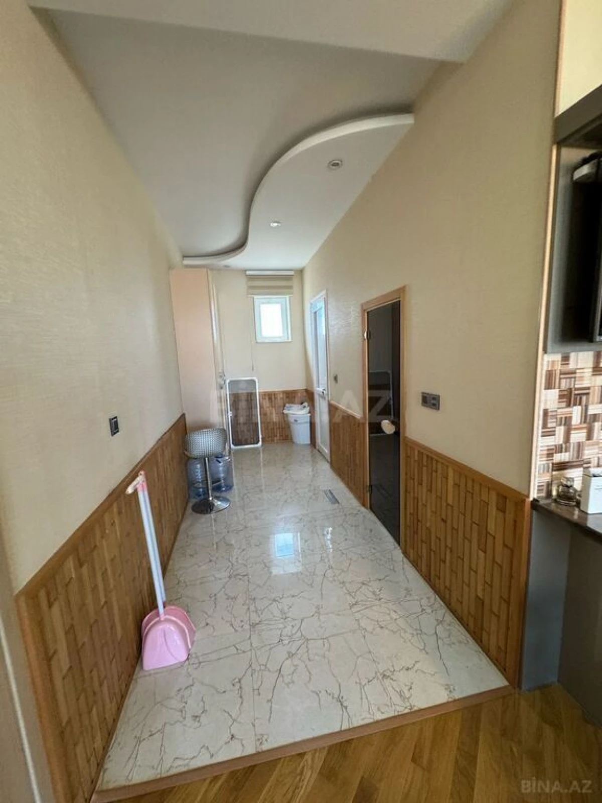 Satılır 8 otaqlı həyət evi 570 m²