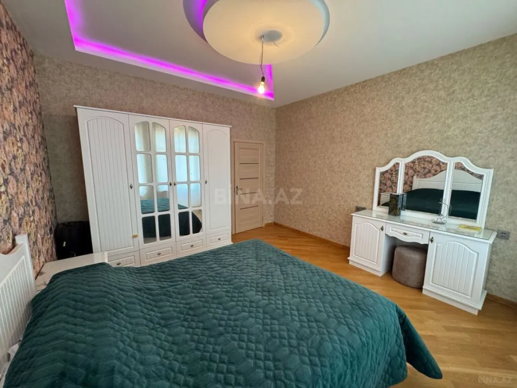 Satılır 8 otaqlı həyət evi 570 m²