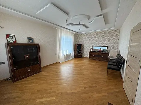 Satılır 8 otaqlı həyət evi 570 m²