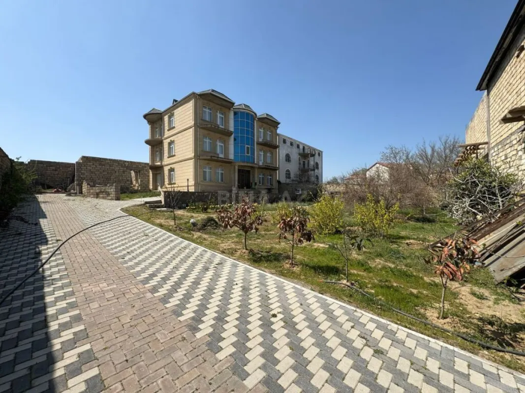 Satılır 8 otaqlı həyət evi 570 m²