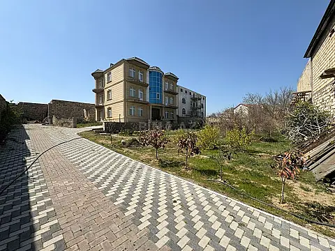Satılır 8 otaqlı həyət evi 570 m²