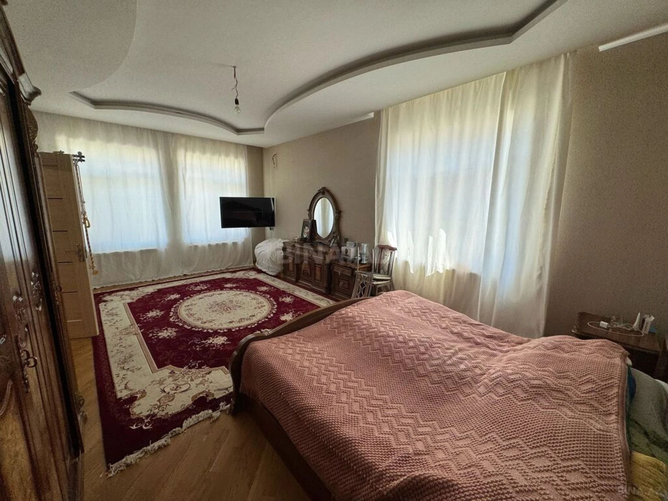 Satılır 8 otaqlı həyət evi 570 m²