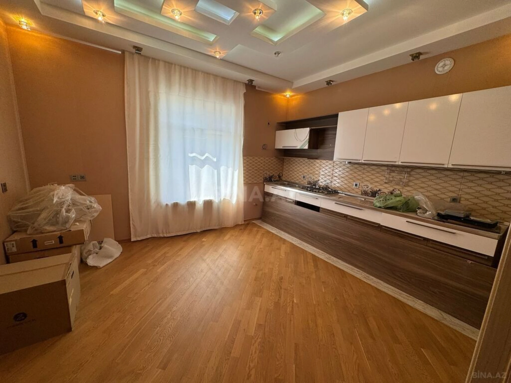 Satılır 8 otaqlı həyət evi 570 m²