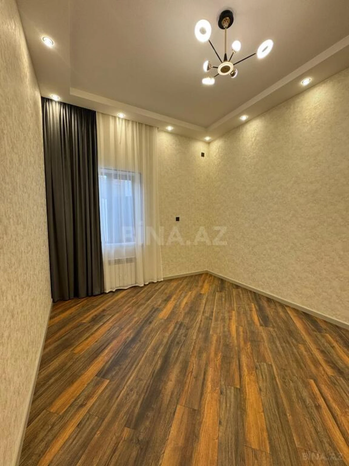 Satılır 5 otaqlı həyət evi 200 m²