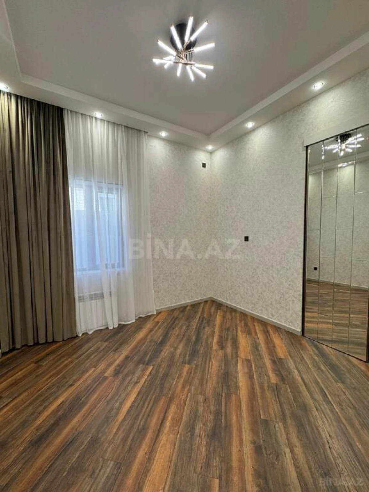 Satılır 5 otaqlı həyət evi 200 m²