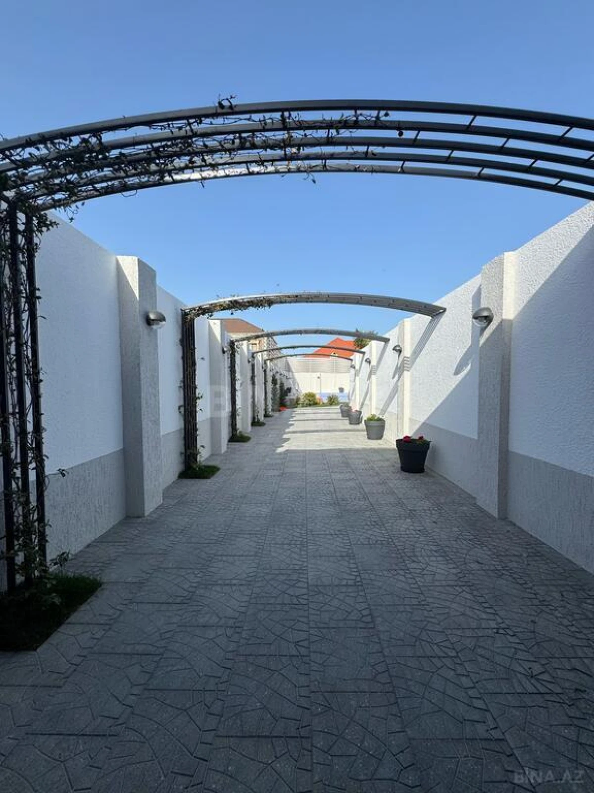 Satılır 5 otaqlı həyət evi 200 m²