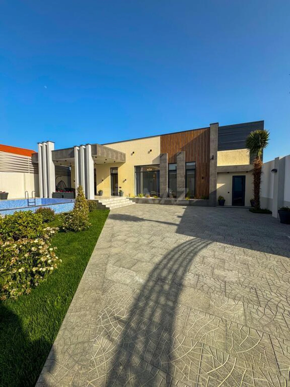 Satılır 5 otaqlı həyət evi 200 m²