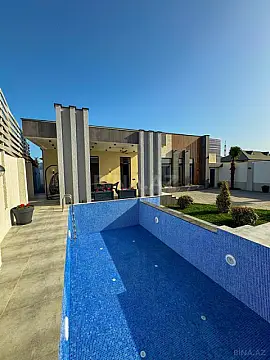 Satılır 5 otaqlı həyət evi 200 m²