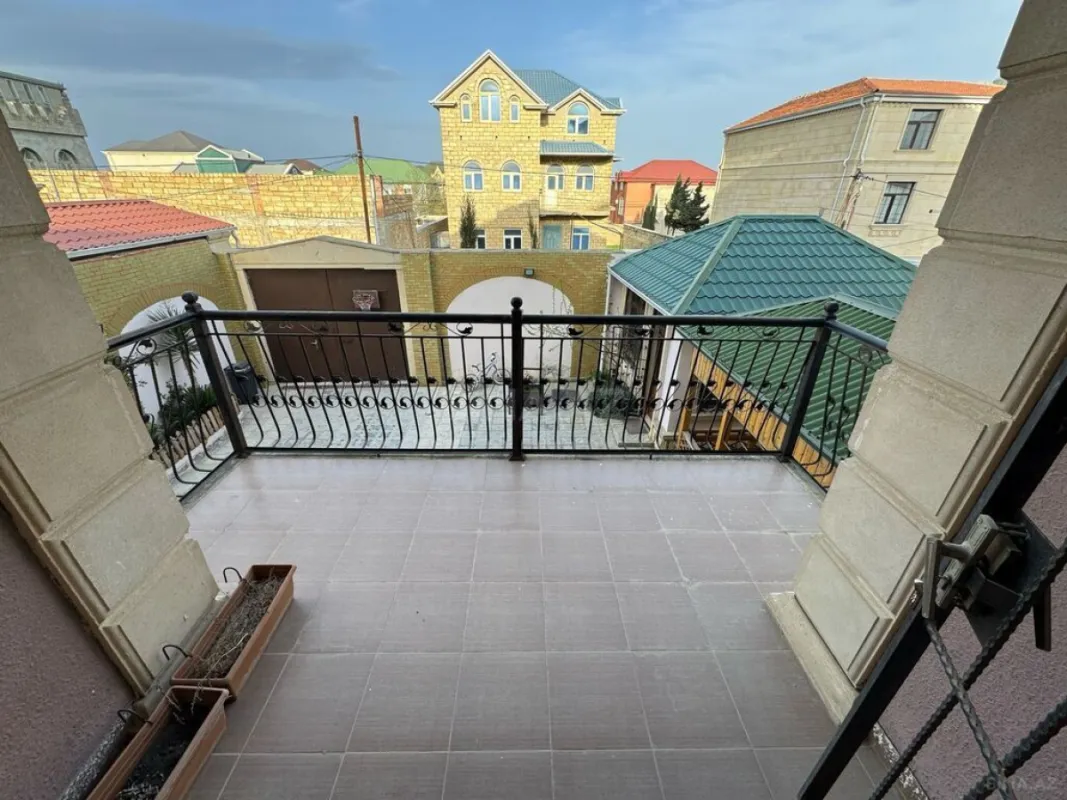 Satılır 7 otaqlı həyət evi 330 m²