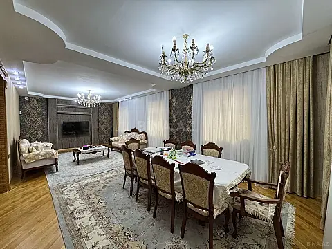 Satılır 7 otaqlı həyət evi 330 m²