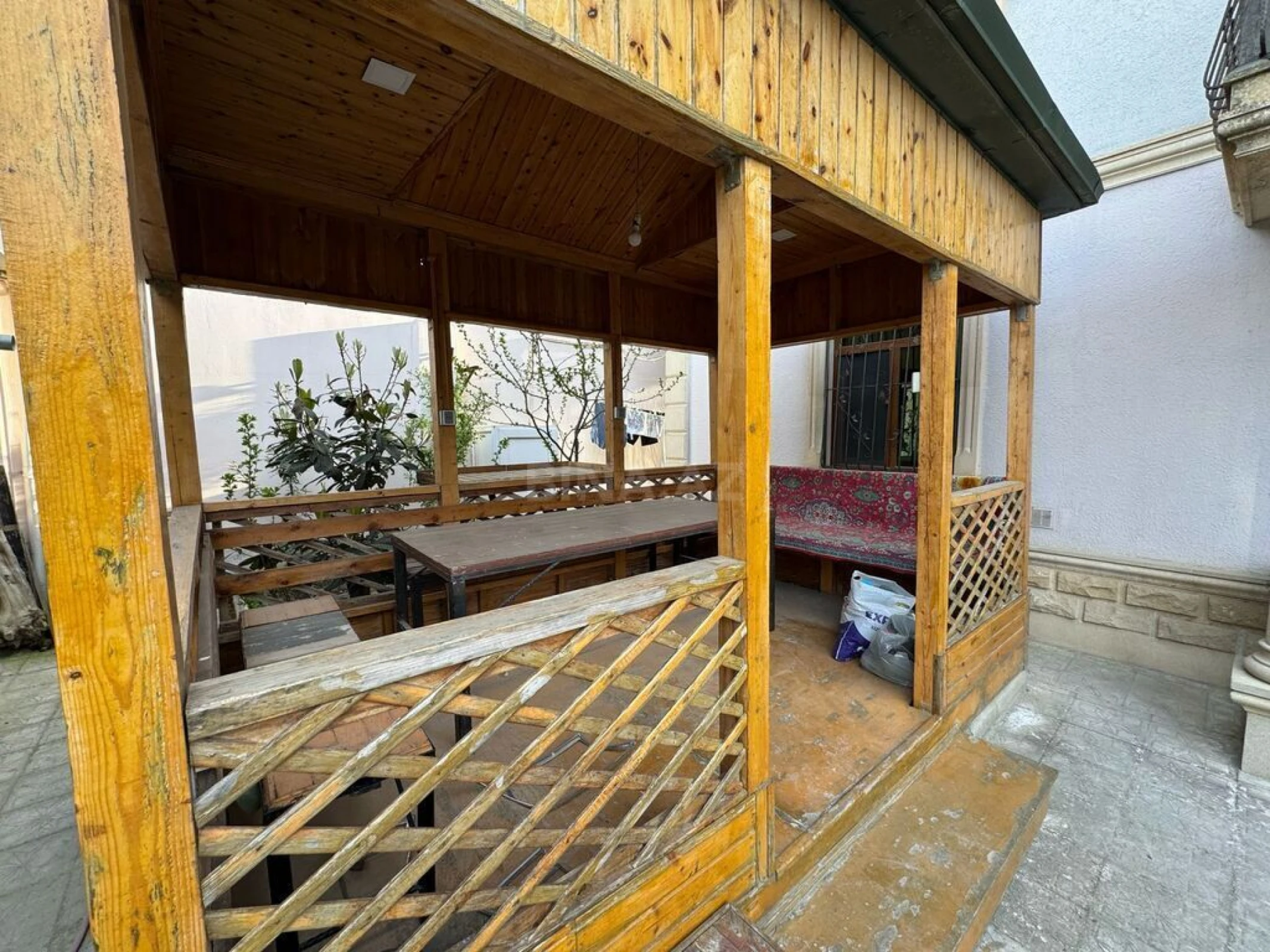 Satılır 7 otaqlı həyət evi 330 m²