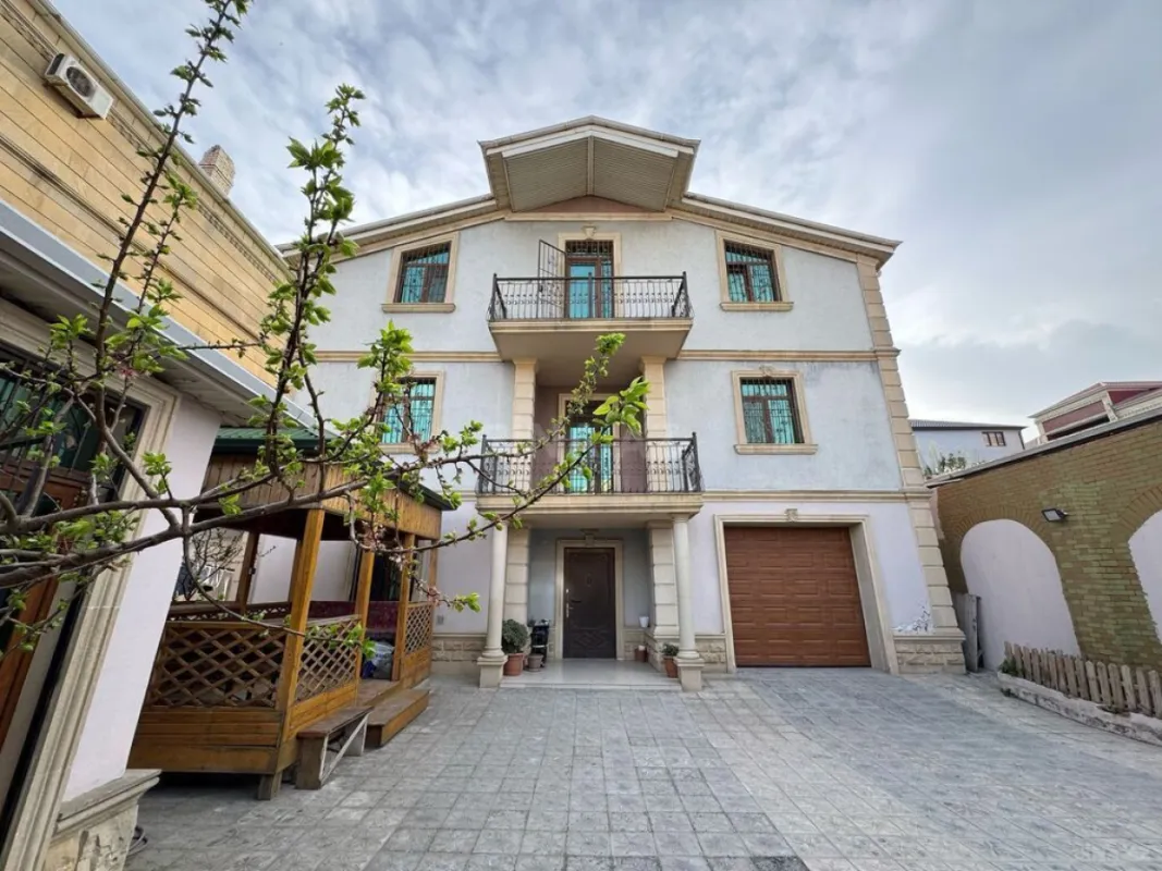 Satılır 7 otaqlı həyət evi 330 m²